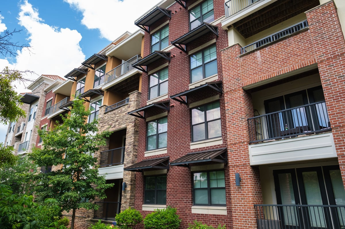 Comunidad de propietarios en un edificio residencial moderno